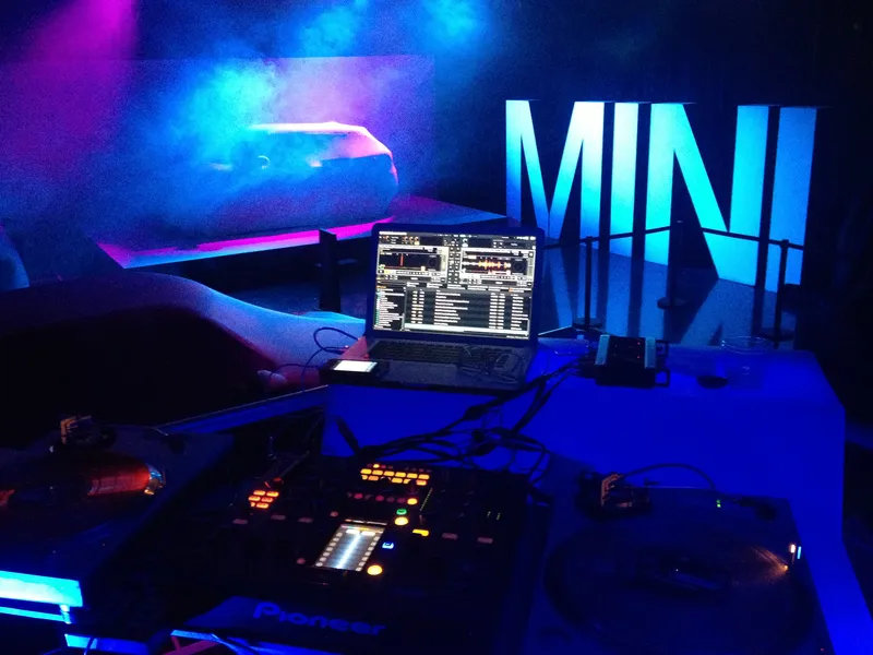 Lanzamiento de MINI en Colombia