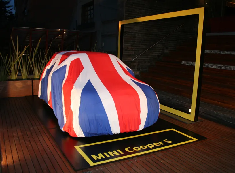Lanzamiento de MINI en Colombia